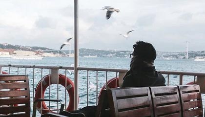 被中产女性抛弃,百年巨头撤离,这个千亿市场变天了