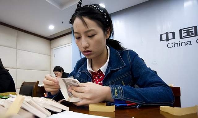 位居全球第5，70余国将人民币纳入外汇储备，人民币在国外叫什么