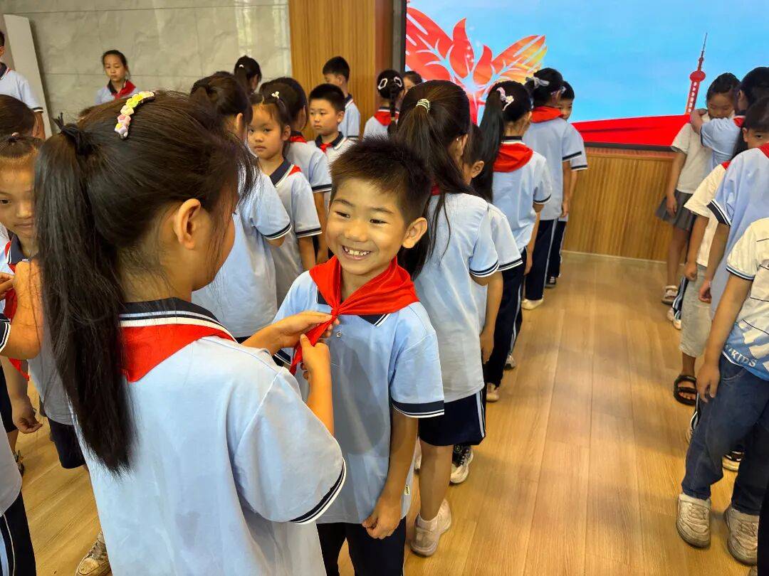 我县各级少先队组织开展“强国复兴有我 争当新时代好少年”建队日主题活动