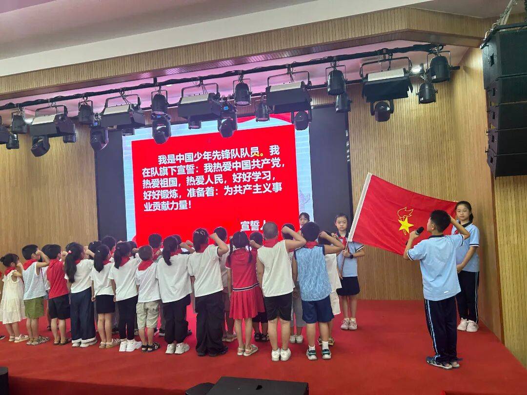 我县各级少先队组织开展“强国复兴有我 争当新时代好少年”建队日主题活动