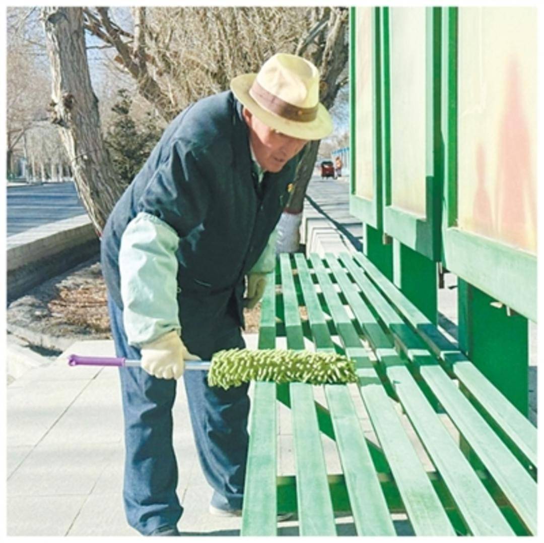 漫漫奋斗足迹,镌刻“两路”精神——两代护路人的对话(产经观察)