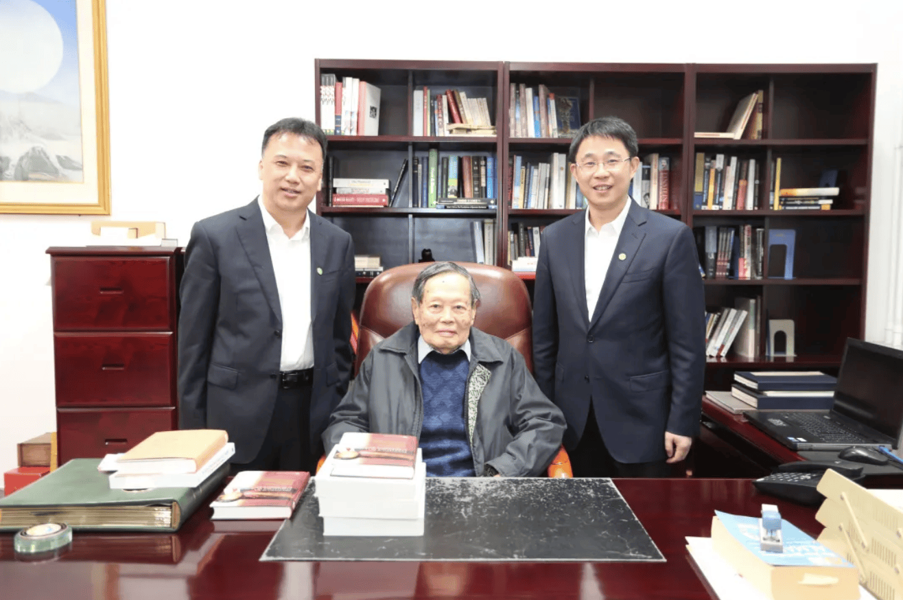 杨振宁为什么连续32年担任东莞理工学院名誉校长?