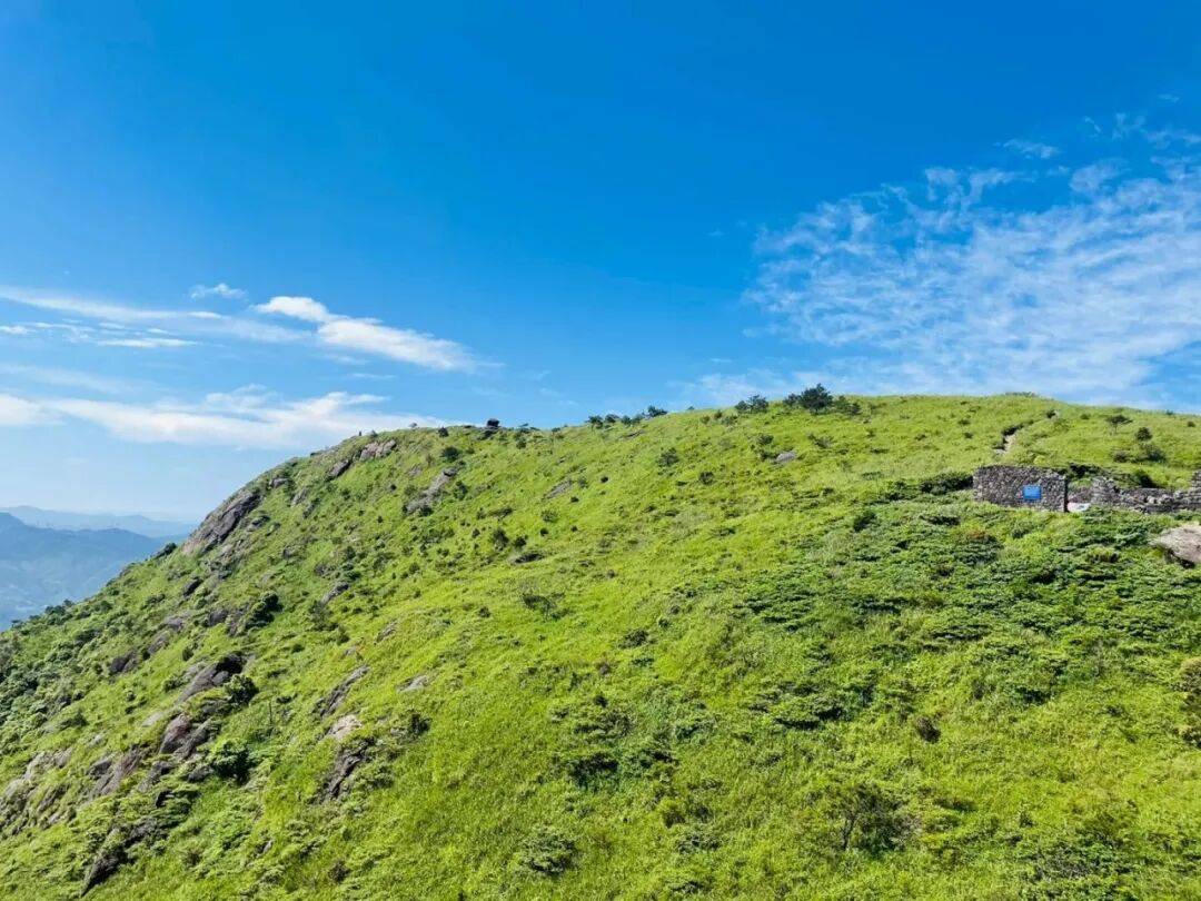 为什么年轻人迷上了爬山? | 秋高气爽,是时候出发了→