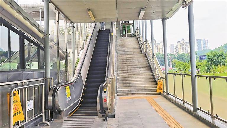 天桥“有梯无坡”，骑过街要绕6公里 深圳地铁回应，已多次协商，请耐心等待