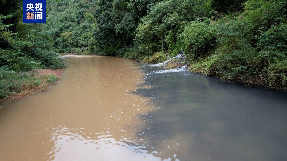 重庆南川通报“一河段水体颜色异常”:溶洞涌水造成水质异常