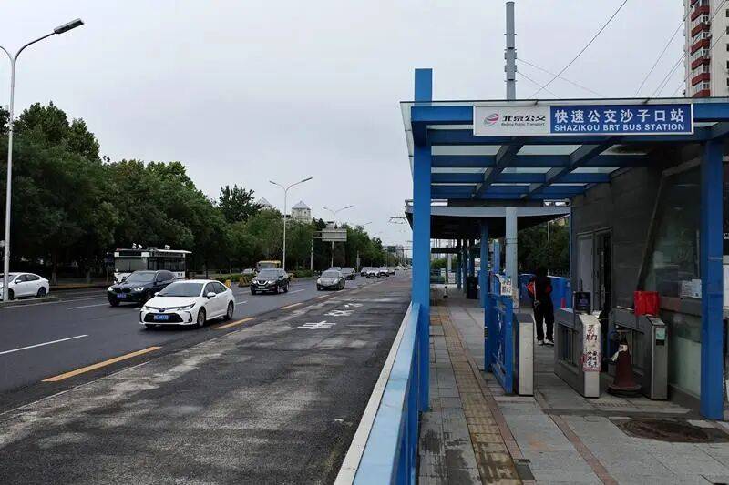 北京快速公交1路前门等4处站台将拆除,终点站迁至南二环外