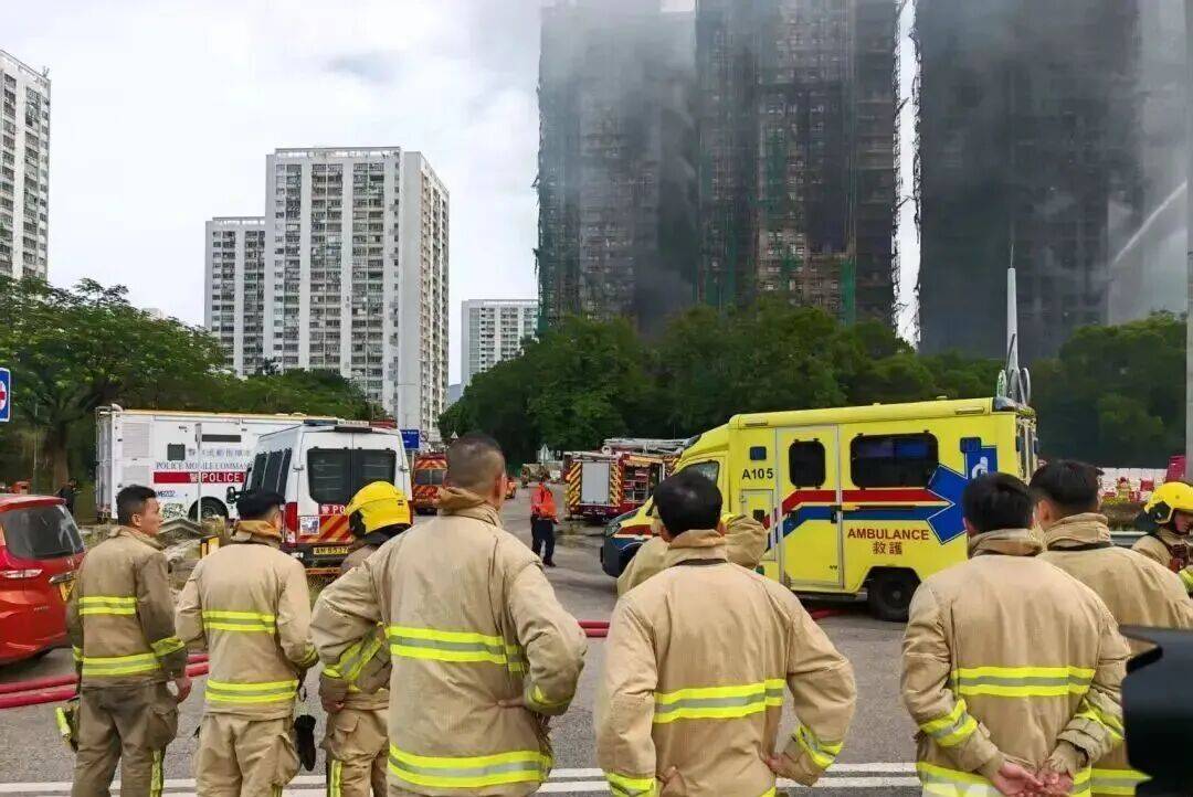 明火逐渐被扑灭!谢霆锋、佘诗曼、陈伟霆等明星为香港受灾民众祈福