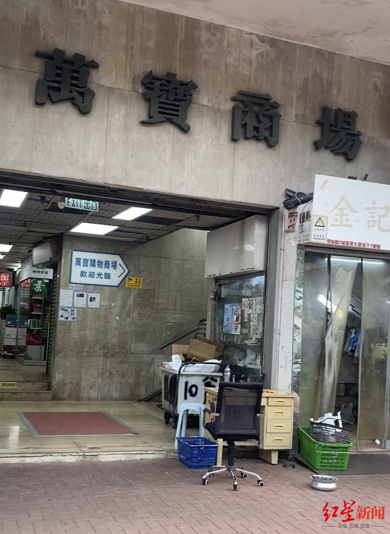 香港消防员何伟豪殉职后,女友关了服装店 朋友:她心情不好,短期不会回来开店了