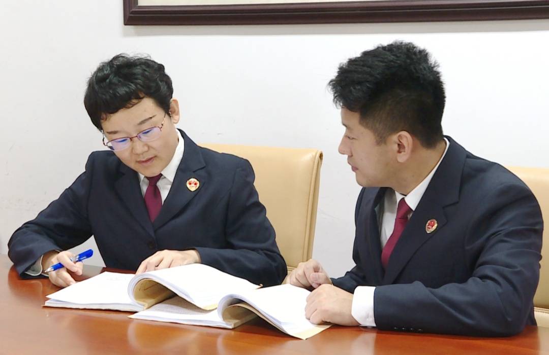 男子长期偷窥女室友,把摄像头装进其卧室,犯非法侵入住宅罪!