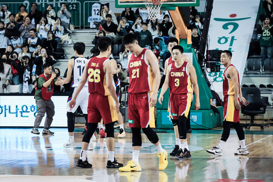 打出“历史级别的惨案”,世界杯预赛前景不容乐观,中国男篮究竟怎么了?