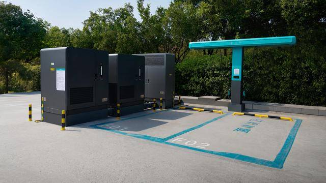 西安市委书记体验比亚迪“闪充”技术背后：比亚迪再次“重仓”西安